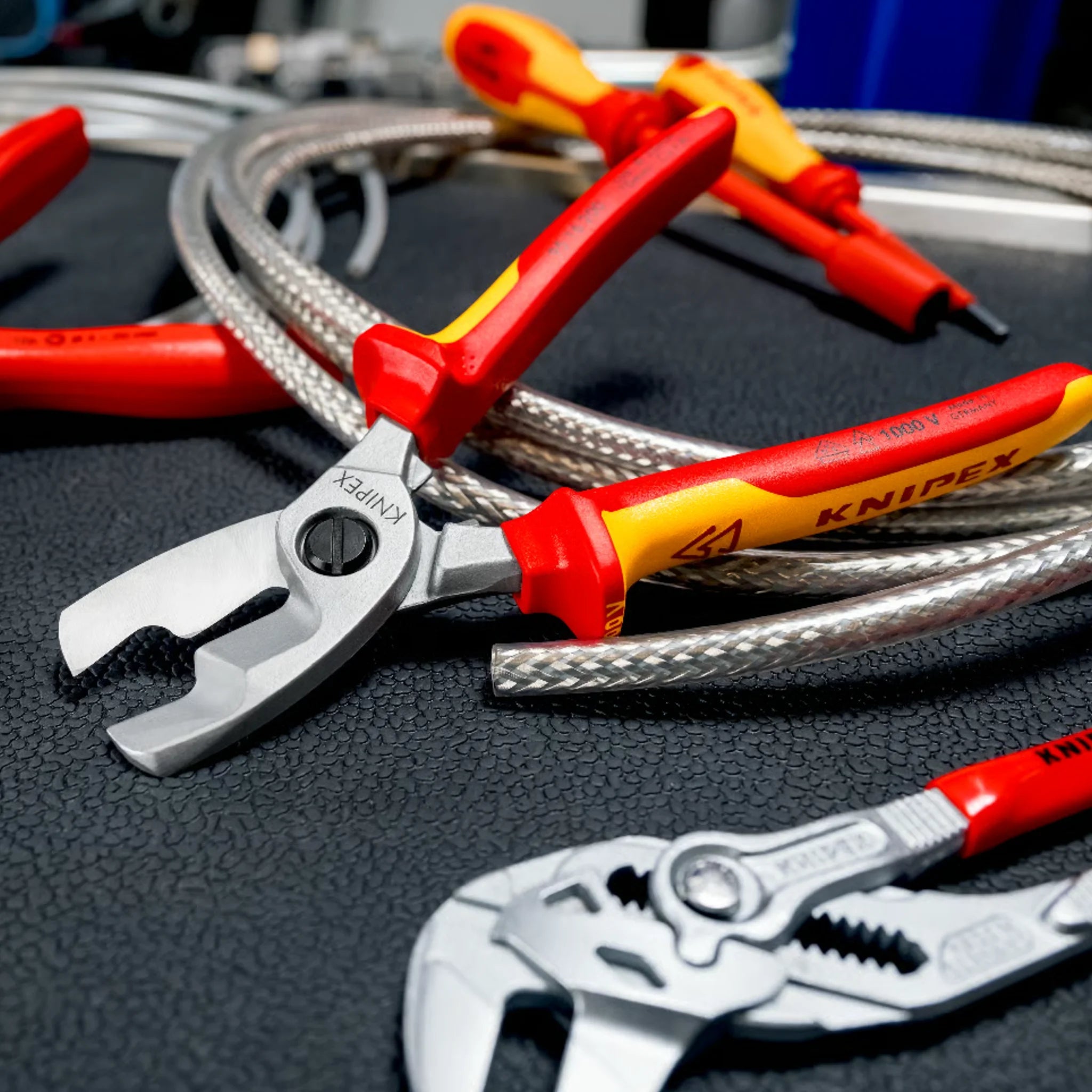 Kabelschere VDE Doppelschneide bis Ø 20 mm L.200mm Kopf verchromt Knipex 95 16 200 von Knipex bei Kabelkaufhaus - 4003773026761 - 9516200 - Kabelschere